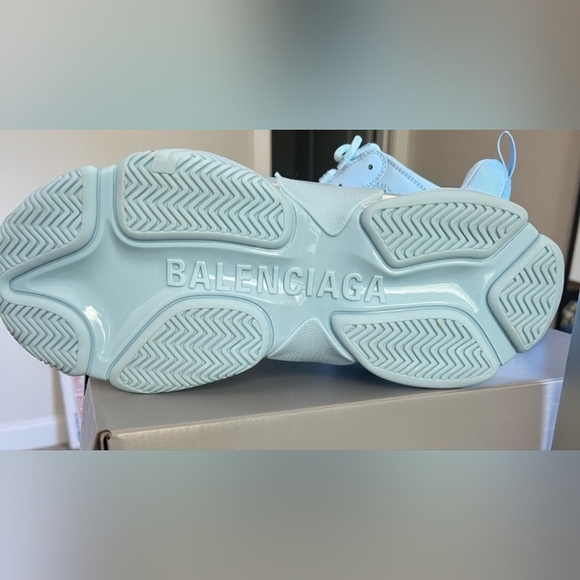 Balenciaga Triple S Men's Sneakers - Picture 8 of 8